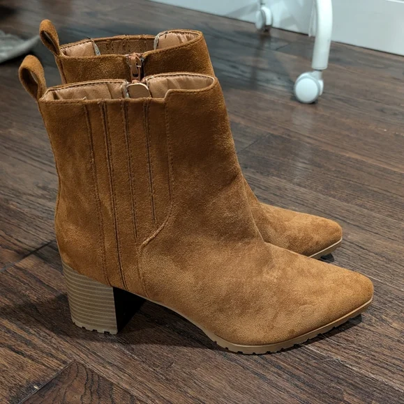 NWOB Maurices Alexa Brown Lug Ankle Boot - Picture 2 of 10